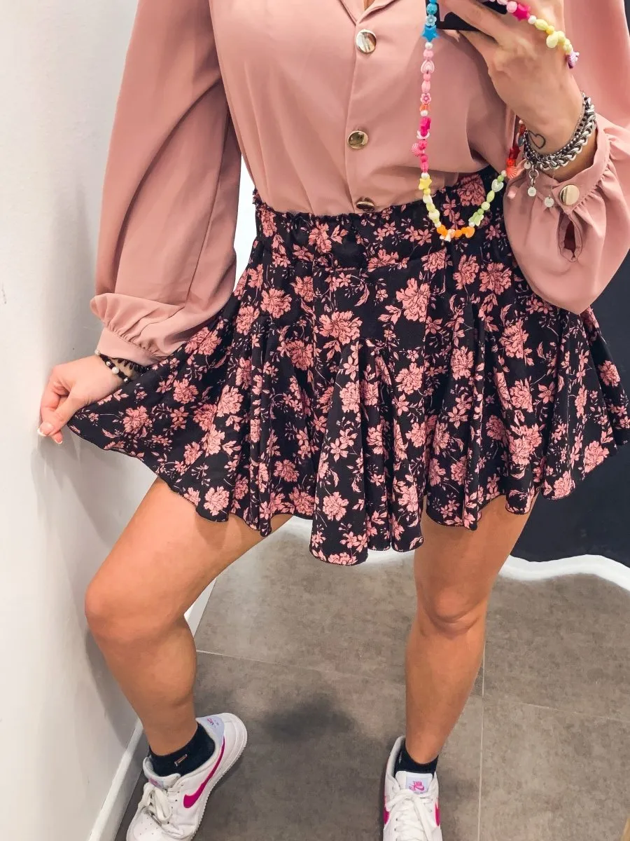 Gonna nera con fiori rosa